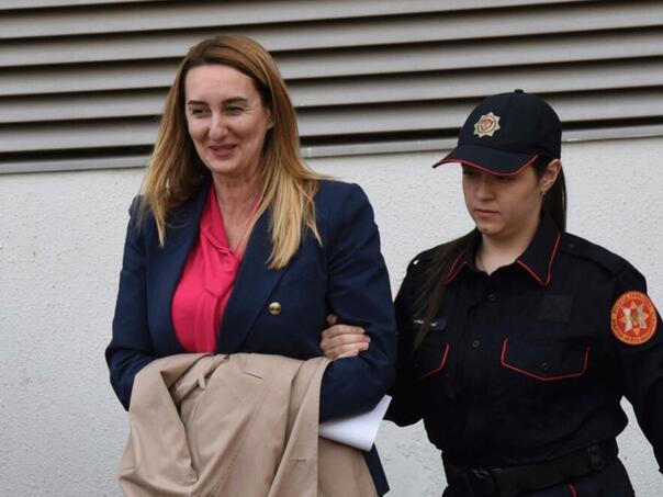 Direktorica Agencije za sprečavanje korupcije puštena da se brani sa slobode