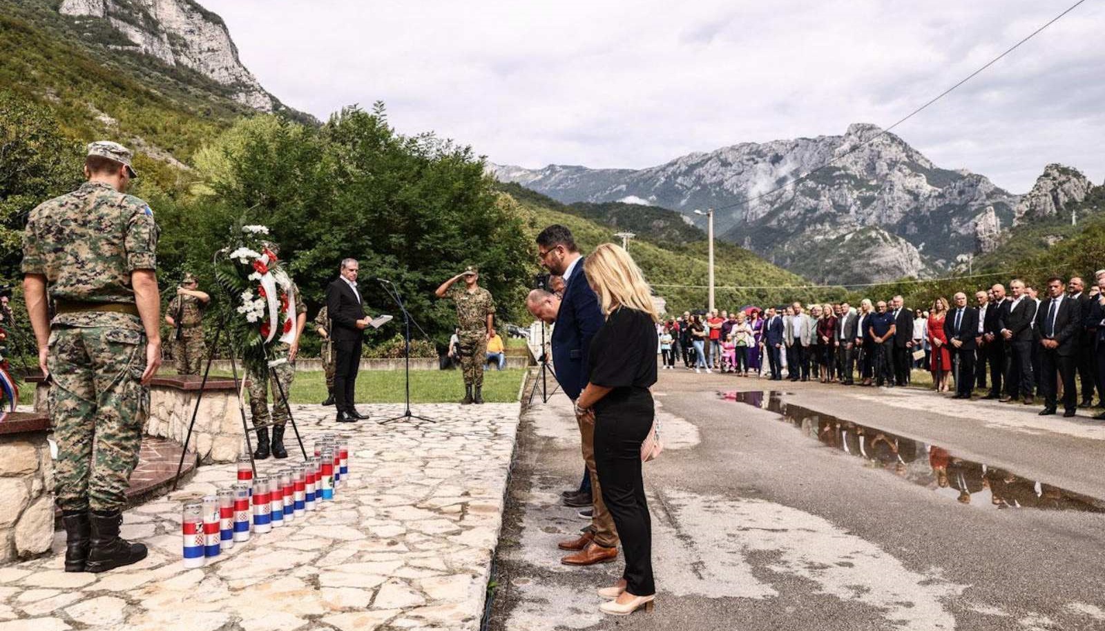 Dirljiv gest: Porodice žrtava Uborka i Sutine u Grabovici