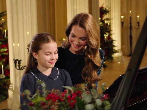Dirljiv nastup za Božić: Kate Middleton i princeza Charlotte oduševile posebnim duetom