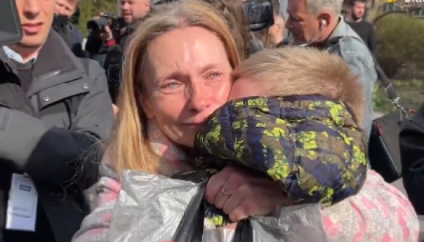 Dirljive scene nakon povratka ukrajinske djece s okupirane teritorije