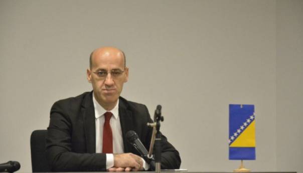 Diskriminacija u pogledu bosanskog jezika treba i mora prestati