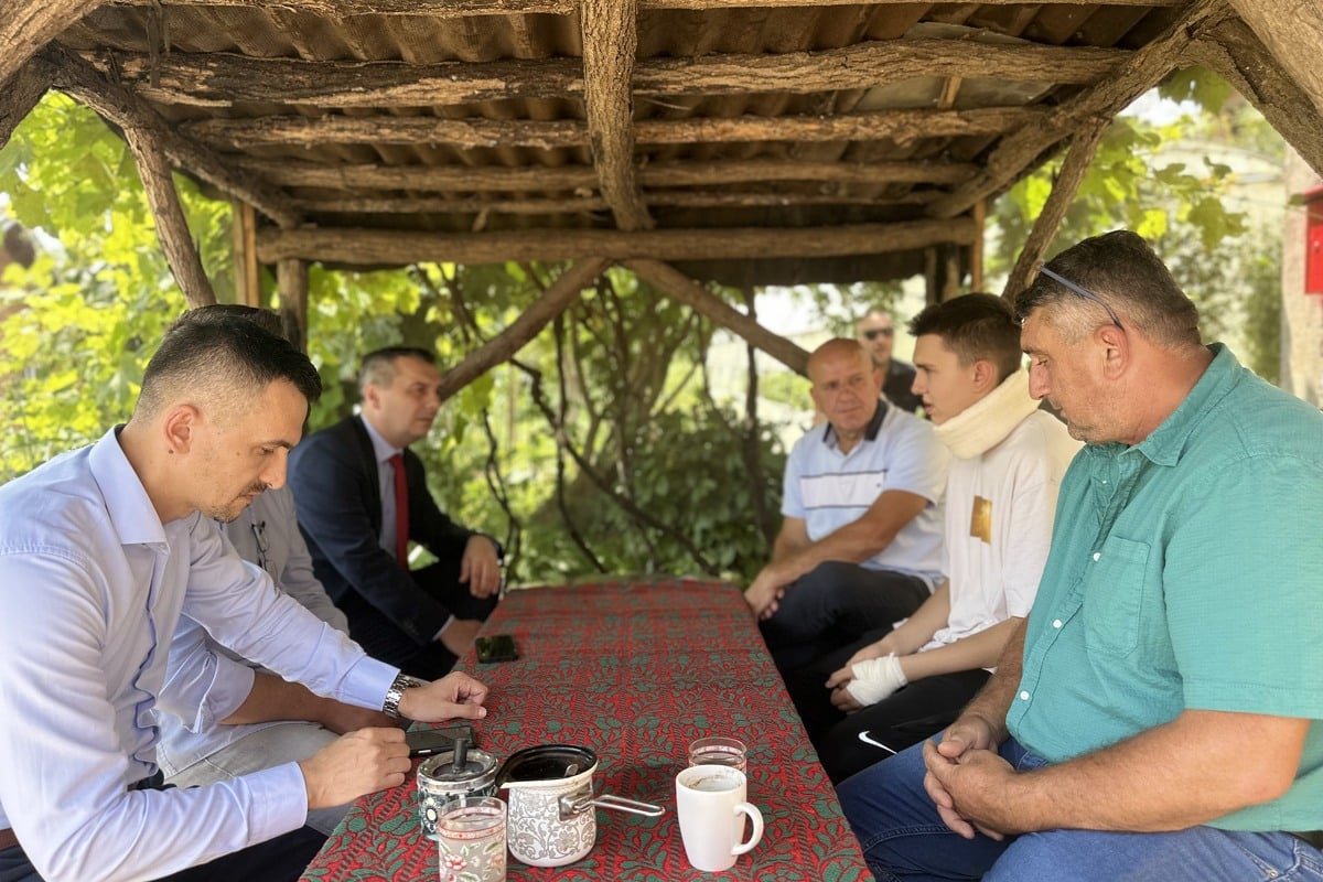 Dizdar i Duraković posjetili povrijeđenog mladića u Bratuncu