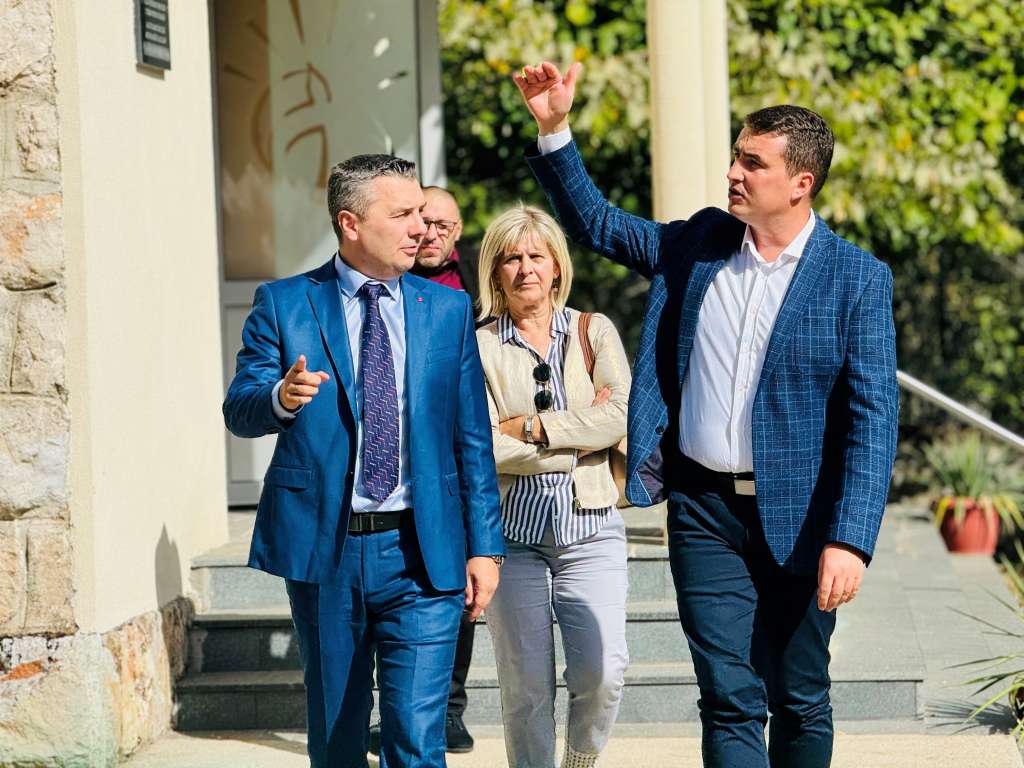 Dizdar posjetio katoličku crkvu u povratničkom naselju Kostajnica kod Konjica
