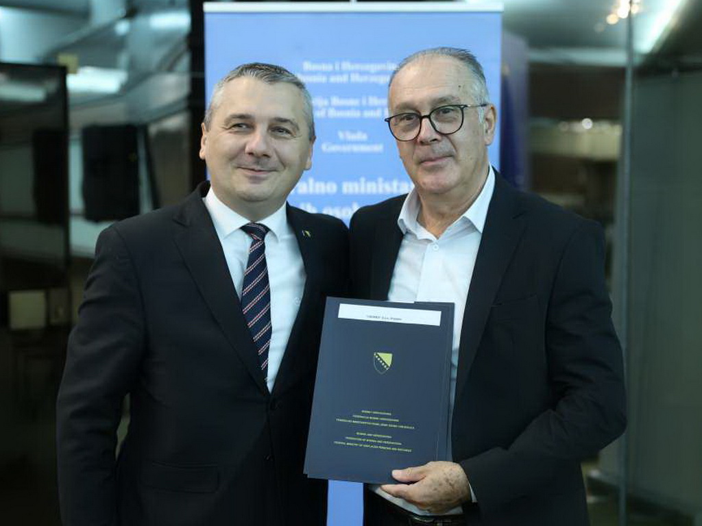Dizdar potpisao ugovore za podršku očuvanju radnih mjesta povratnika u RS