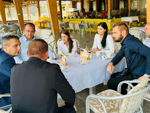 Dizdar sa radnicama '6. novembra': Podrška povratnicama u zaštiti njihovih prava