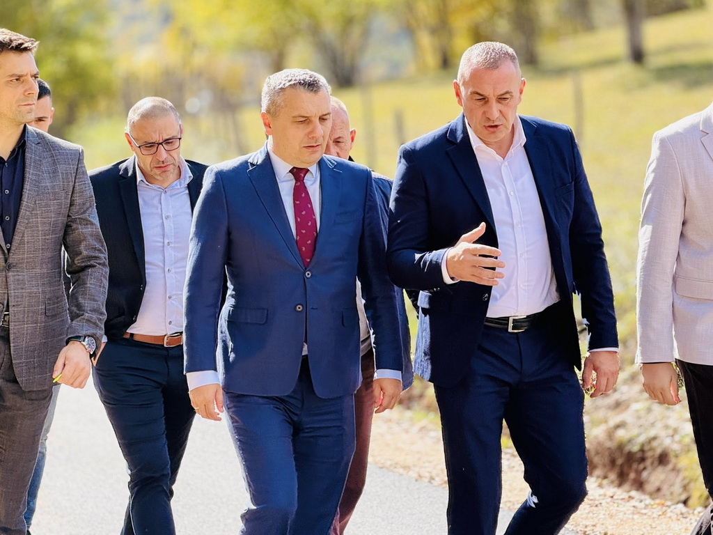 Dizdar u posjeti opštini Pale: Završeno asfaltiranje puta u povratničkom mjestu Bogovići