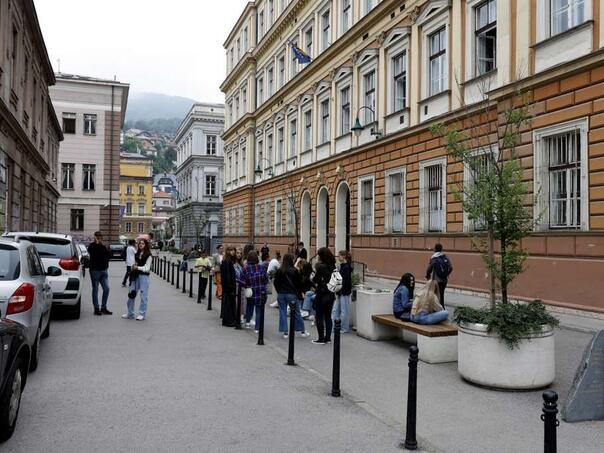 Đaci, sretno: Danas počinje nova školska godina u KS