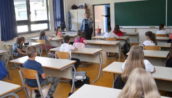 Đaci u Republici Srpskoj ponovo u klupama