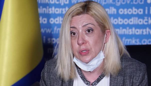 Đapo poručila Cikotiću: Pitajte turističke radnike pomažu li migranti turizam