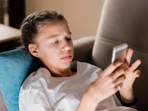Djeca na društvenim mrežama sve nesretnija i depresivnija