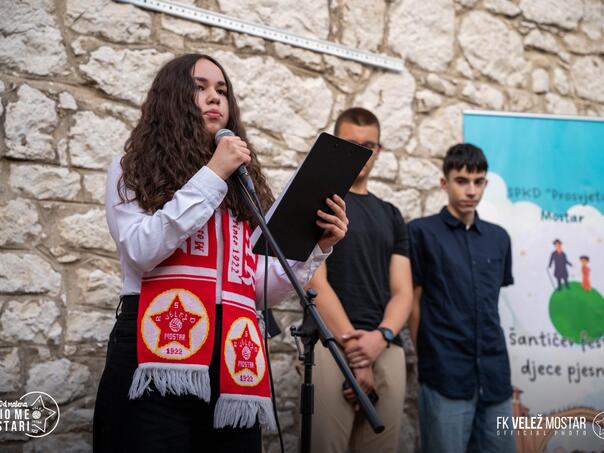 Djeca o Veležu govorila stihovima na Šantićevom festivalu djece pjesnika
