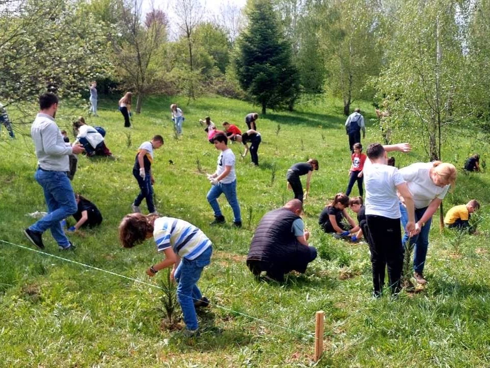 Djeca Sarajeva sade Memorijalnu šumu na Betaniji