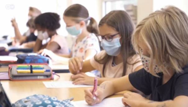Djeca širom svijeta zbog pandemije izgubila trećinu školske godine