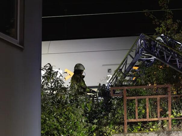 Dječak (14) popeo se na krov voza, spržio ga strujni udar