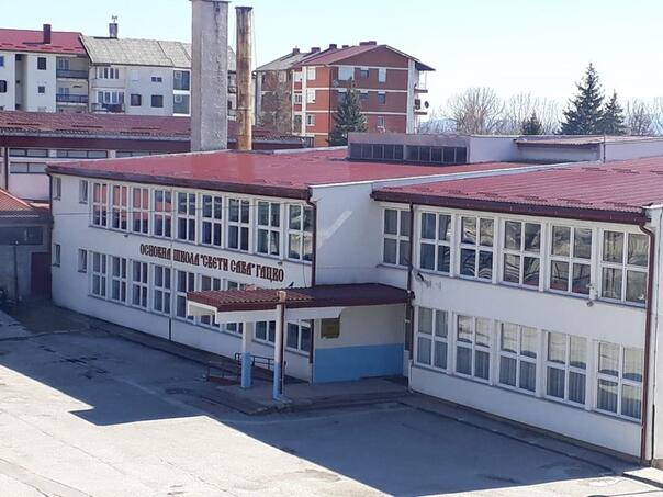 Dječak dobio jedinicu u školi, njegov otac upao na čas i davio nastavnika