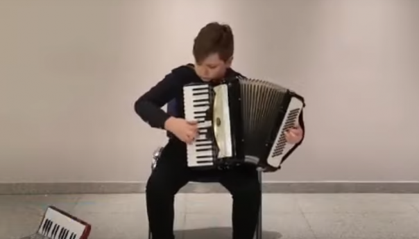 Dječak iz Bijeljine ponovo među pet najboljih harmonikaša na svijetu