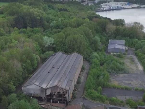 Dječak poginuo u požaru u Engleskoj, uhapšeno 14 tinejdžera