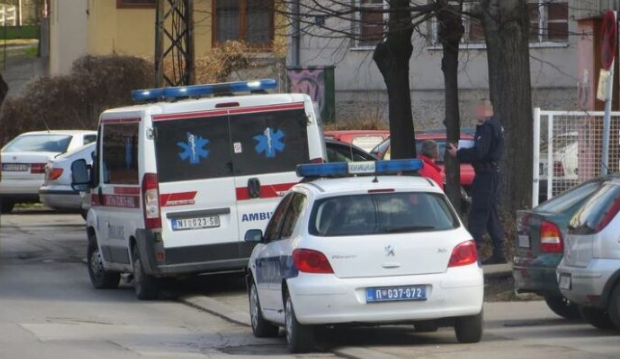 Dječak sa posebnim potrebama skočio kroz prozor i preminuo, uhapšene tri osobe