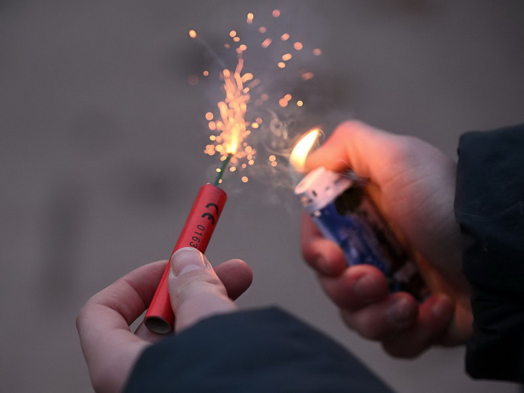 Dječak u Splitu zbog korištenja petardi teško povrijedio dva prsta