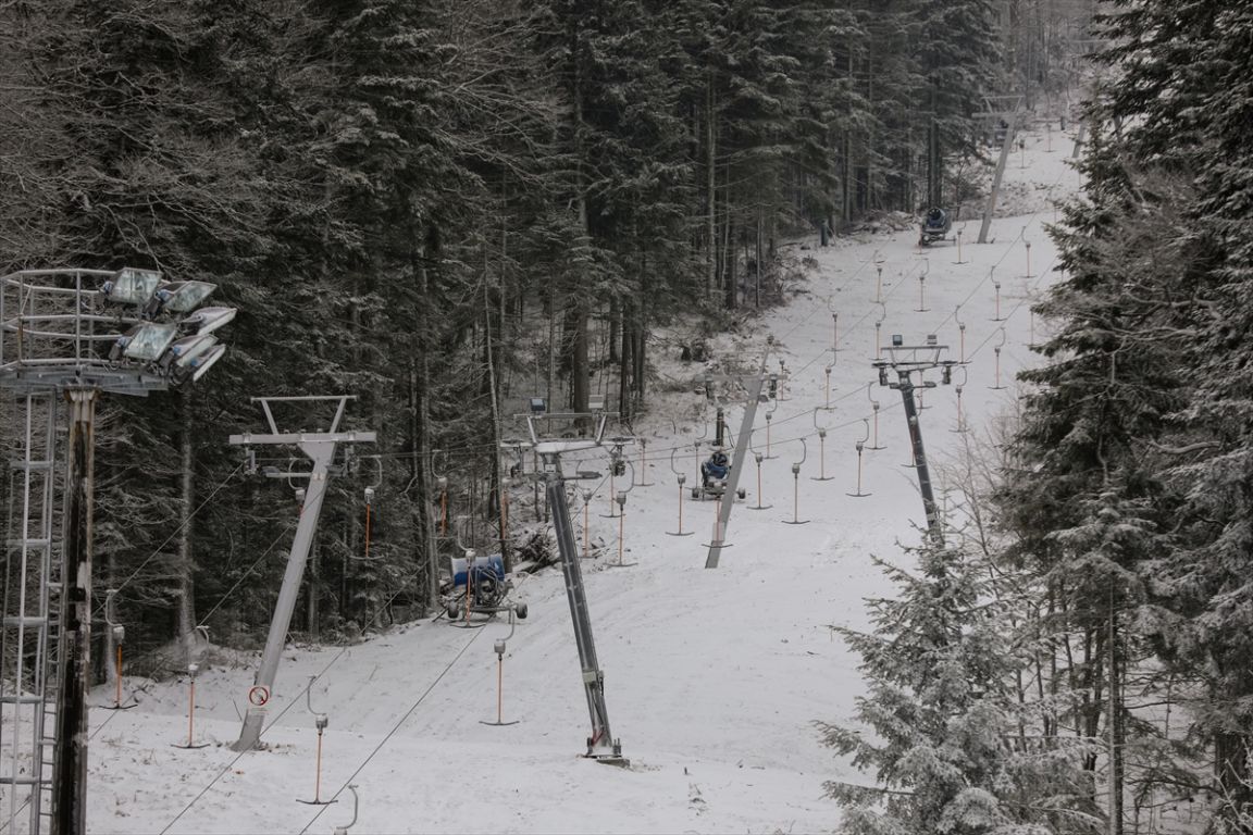 Dječak teže povrijeđen na Bjelašnici nakon što se otkačila sajla na ski liftu