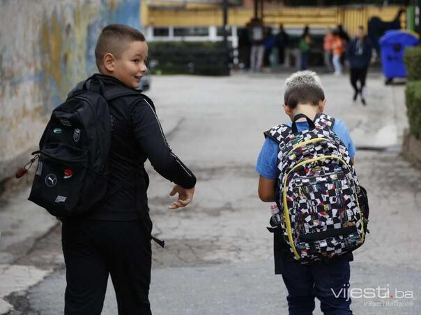 Djeci širom BiH su torbe za školu preteške, oglasila se i struka