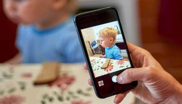 Dječije fotografije na internetu: Potcijenjena opasnost