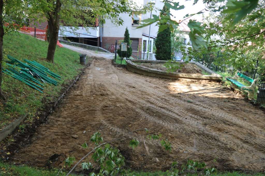 Dječije igralište u ulici Avde Smajlovića uskoro postaje savremeni prostor za igru i odmor