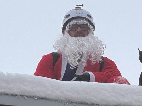 Djed Mraz se zaglavio na krovu sarajevskog vrtića