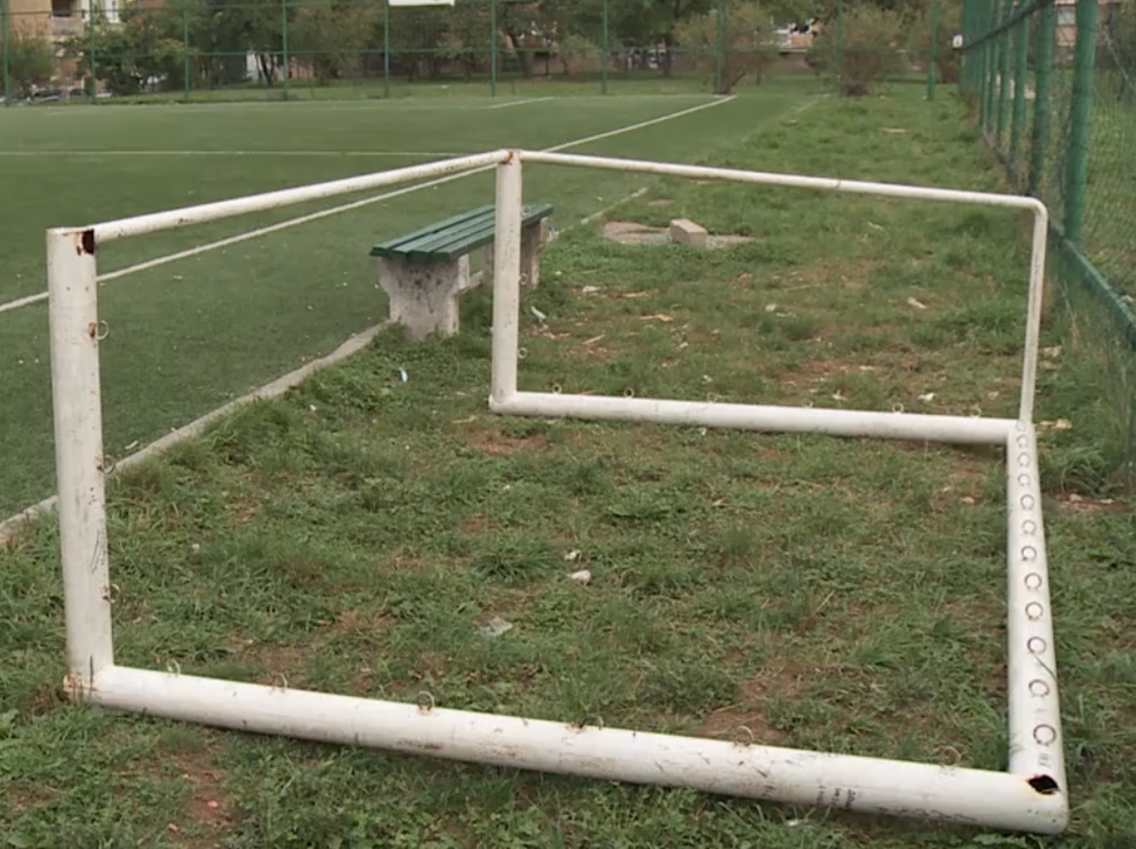 Djevojci (19) na igralištu gol pao na glavu, bore joj se za život