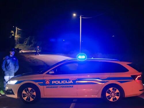 Djevojka (19) stradala u nesreći stotinjak metara od kuće, vozač u bijegu