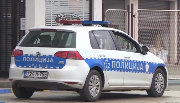 Djevojka 1999. godište u Gradišci autom sletila s ceste i poginula