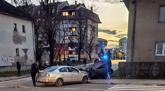 Djevojka povrijeđena u sudaru dva automobila u Doboju