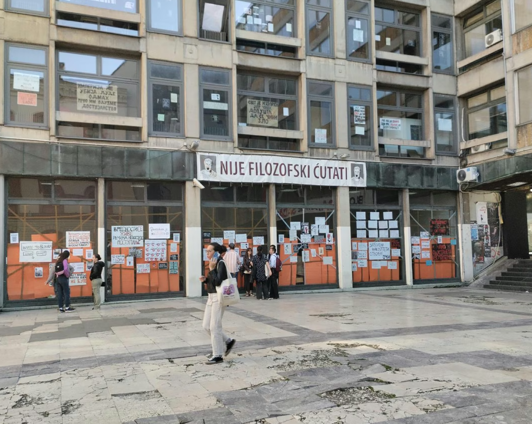 Djevojka skočila sa petog sprata fakulteta u Beogradu?