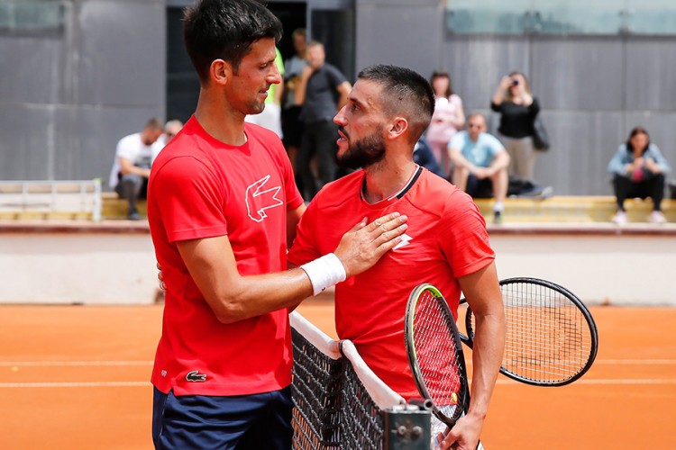 Đoković i Džumhur od 1 čas na terenu