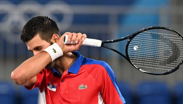 Đoković izgubio kontrolu: Bacio reket na tribine, urlao na terenu