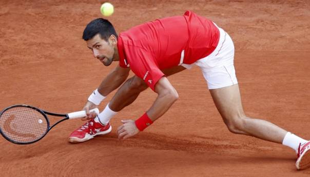 Đoković opet lopticom pogodio sudiju u glavu