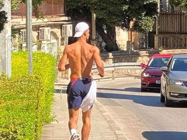 Đoković šokirao prolaznike u Dubrovniku: Gol do pasa trčao pored ceste