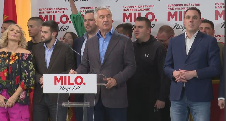 Đukanović čestitao Milatoviću: Okupljeni prekinuli pitanje novinarke Vijesti