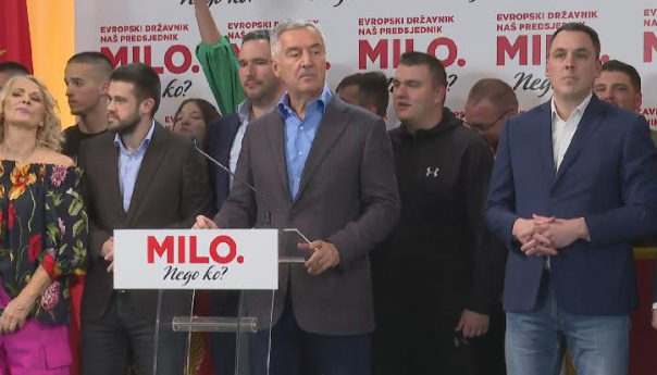 Đukanović čestitao Milatoviću: Okupljeni prekinuli pitanje novinarke Vijesti