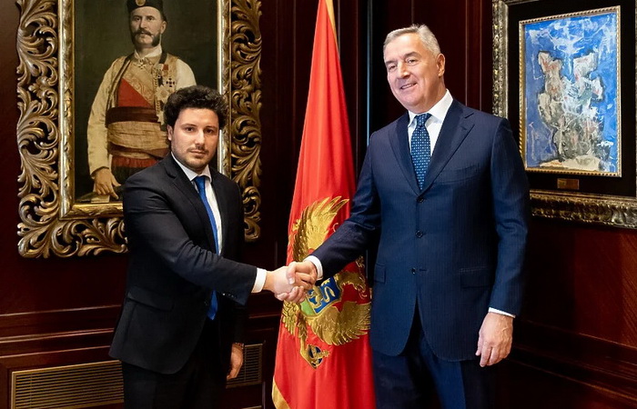 Đukanović dao mandat Abazoviću za formiranje nove vlade