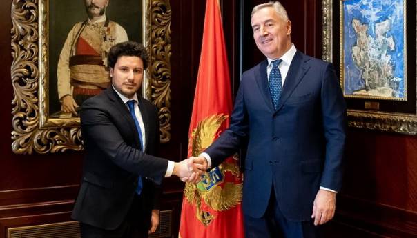 Đukanović dao mandat Abazoviću za formiranje nove vlade