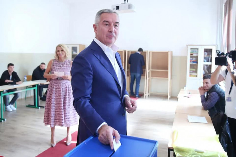 Đukanović glasao na lokalnim izborima u Crnoj Gori