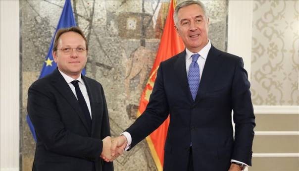 Đukanović nakon sastanka sa Varhelyijem: Crnoj Gori je mjesto u EU 