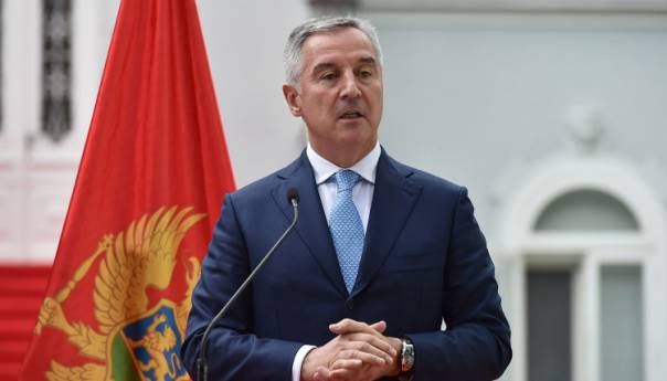 Đukanović: Rukovodstvo Srbije negiranjem genocida čini štetu vlastitom narodu