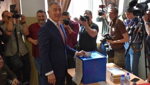Đukanović: Svrstavanje u nacionalne torove koštalo nas je 150.000 života