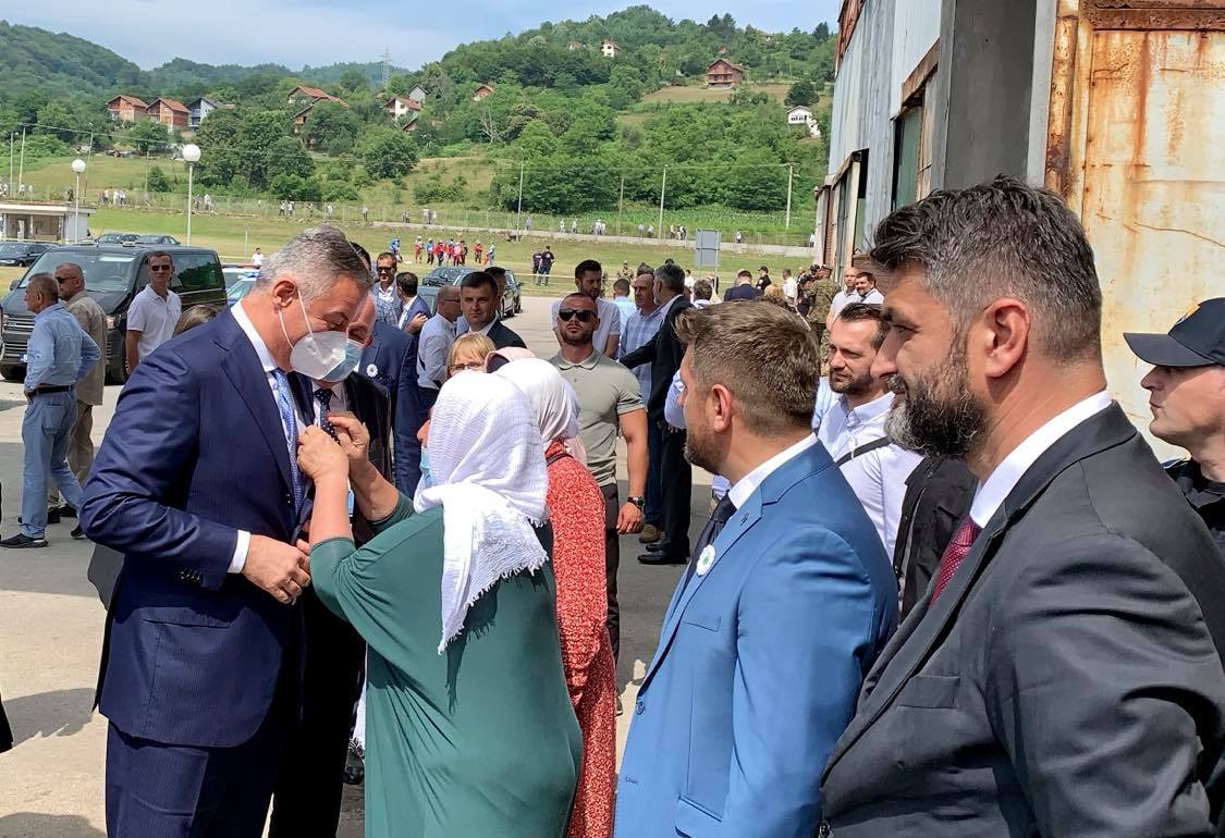 Đukanović u Potočarima, uručen mu Cvijet Srebrenice