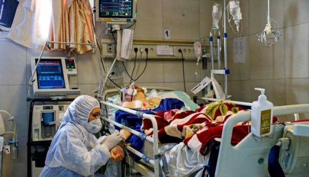 Dnevni broj mrtvih u SAD od covida prvi put ispod 1000