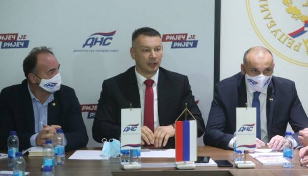 DNS raskinuo koaliciju s Dodikovim SNSD-om