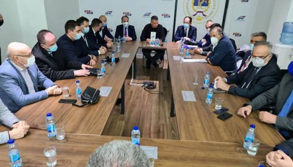 DNS raspustio odbore u Bijeljini i u Kozarskoj Dubici