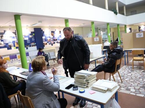 Do 11 sati glasalo 14 posto birača!